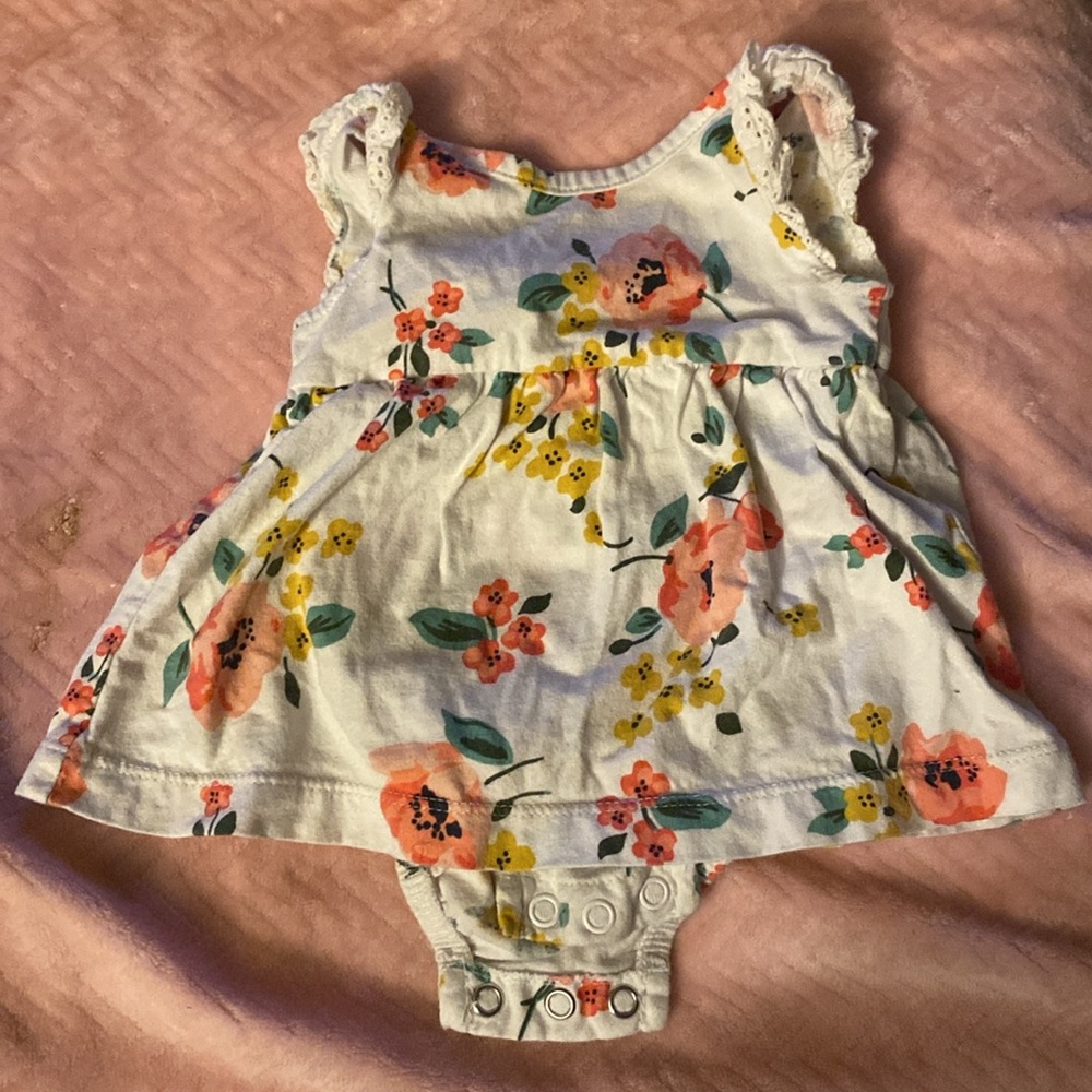 baby girl dresses size nb and 0-3 - Picture 5 of 8